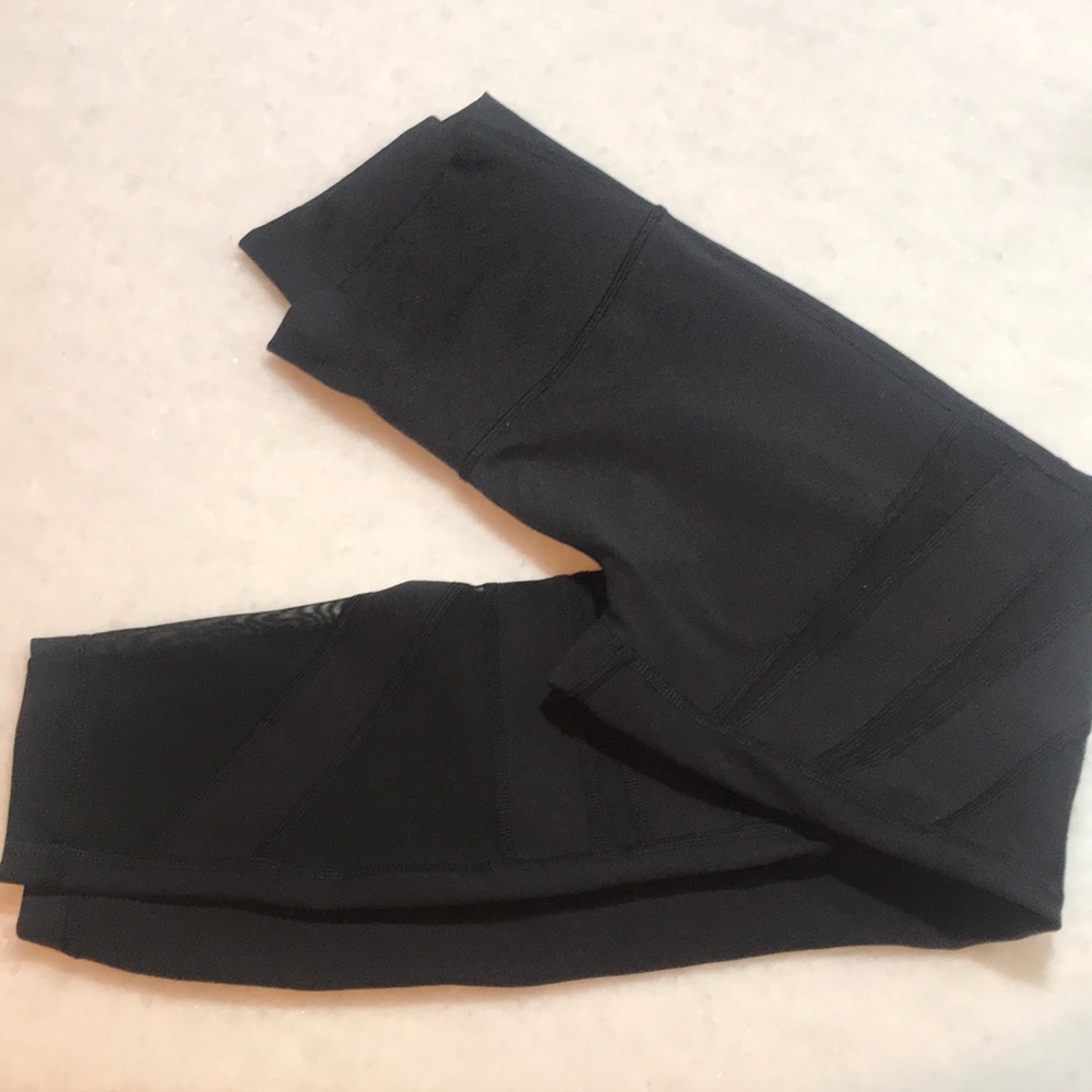 Lululemon pants size 6 mesh inserts